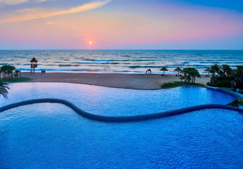 Dusit Thani Shuangyue Bay Resort Huizhou Huidong Bagian luar foto